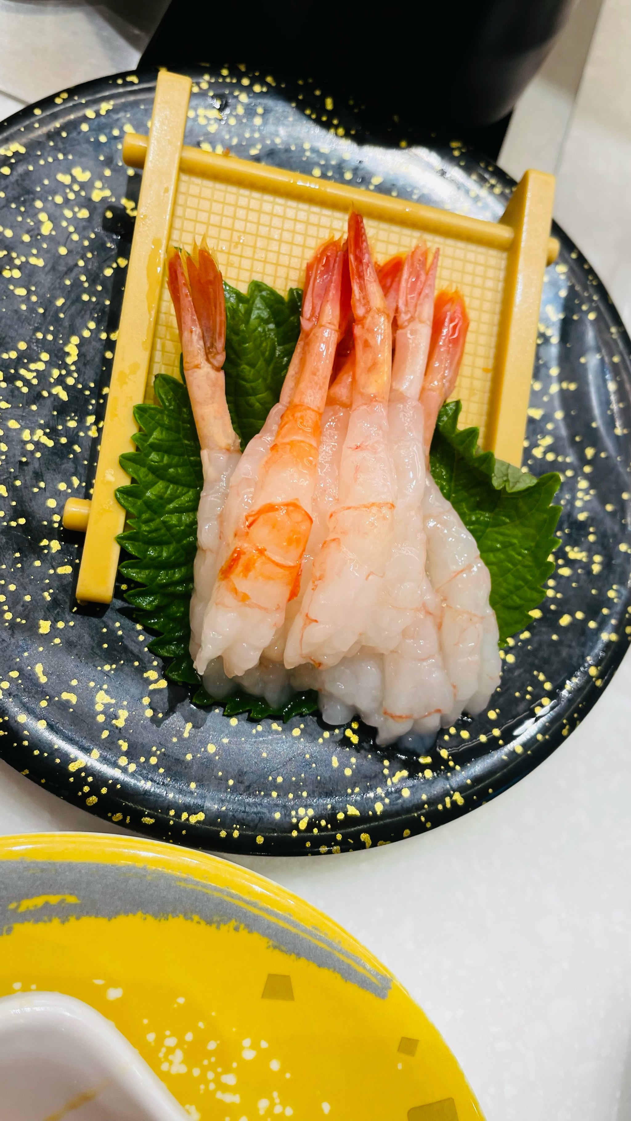 制作创意寿司时如何处理食材